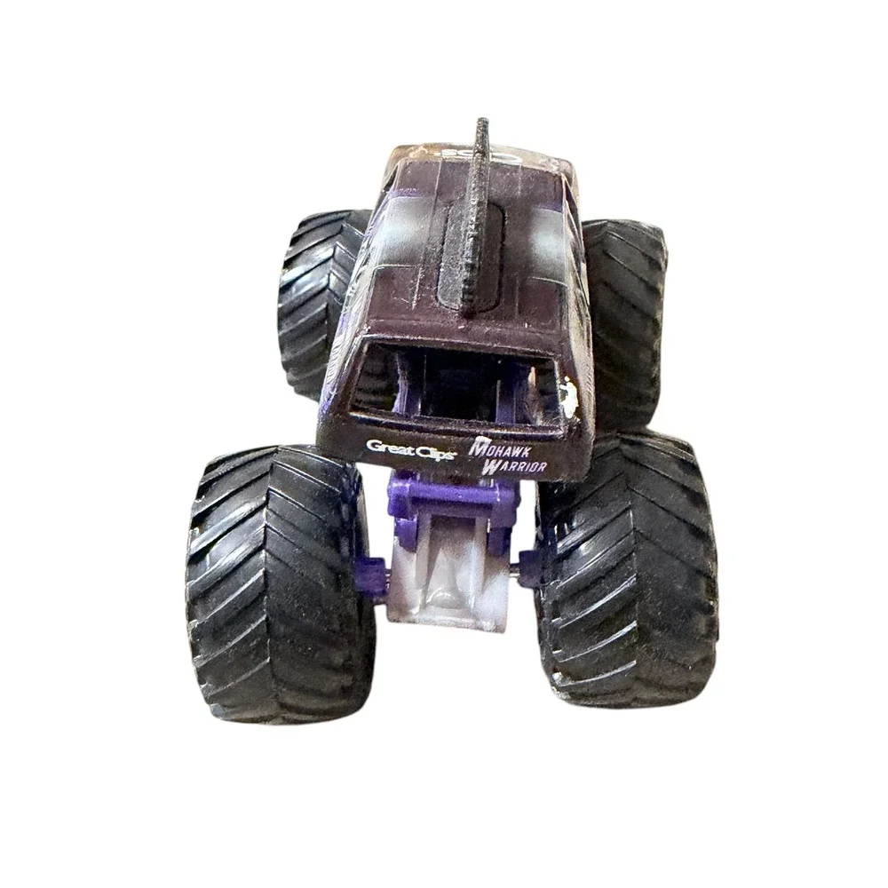 Monster Jam Great Clips Mohawk Warrior Purple Black Diecast Monster Truck 1:64